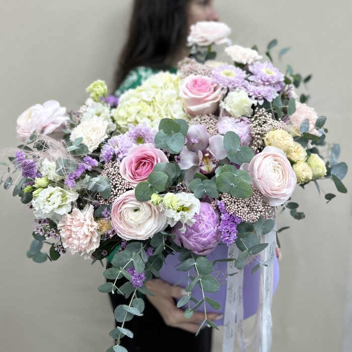 Букет дня в коробке Стильный Сюрприз